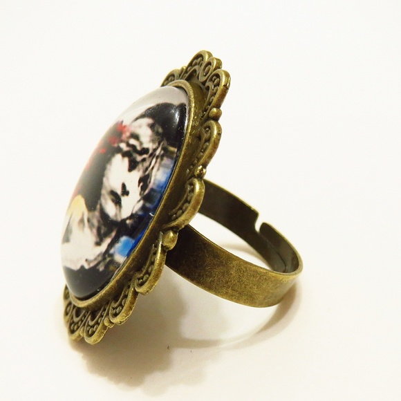 Les Mis Ring - Picture 2 of 4